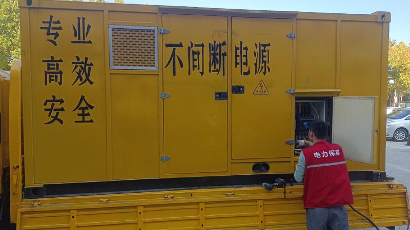 大武口柴油发电机组和UPS电源配合使用时，如何避免切换过程中的电力中断？